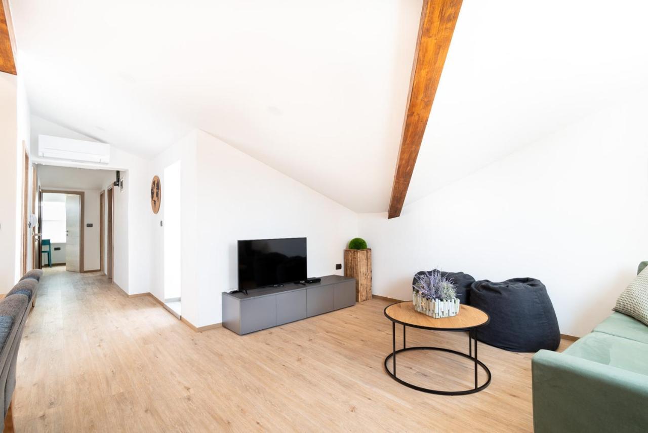 Capraria Appartments In Historic Center, With Private Parking كوبر المظهر الخارجي الصورة