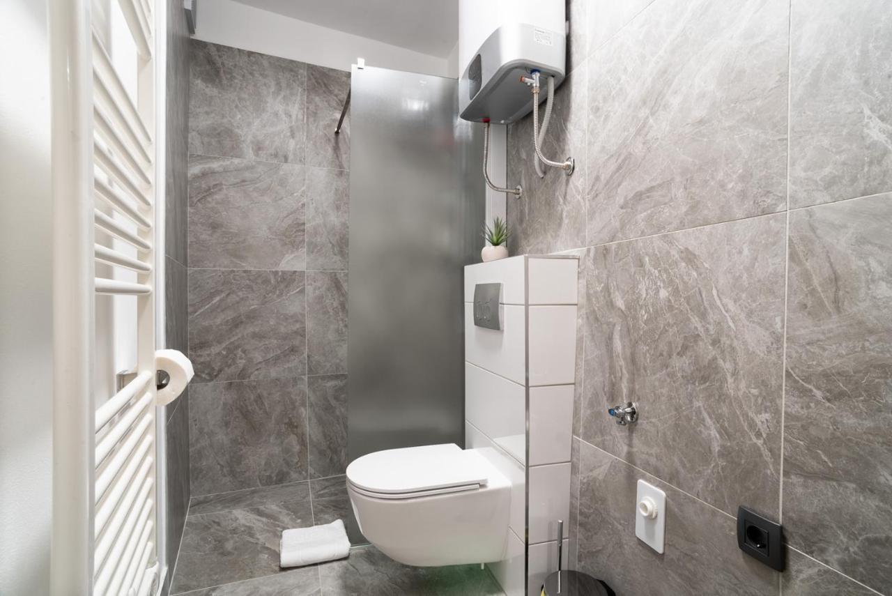 Capraria Appartments In Historic Center, With Private Parking كوبر المظهر الخارجي الصورة